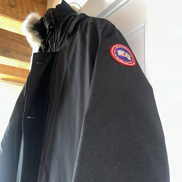 Men’s Canada Goose Chateau Parka with fur hood! - Picture 2 of 10